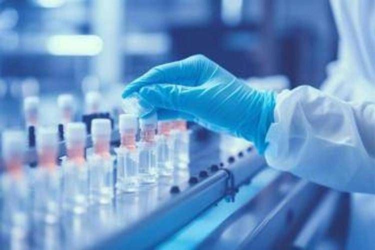 Maculopatie, nuova siringa preriempita disponibile anche in Italia