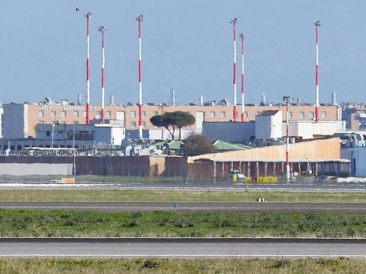 Maltempo a Roma, voli dirottati e ritardi all'aeroporto di Fiumicino