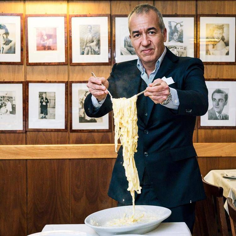 Mario Mozzetti, master mantecatore, e le Fettuccine Alfredo