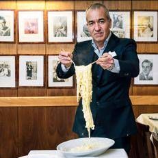 Mario Mozzetti,  master mantecatore, e le Fettuccine Alfredo