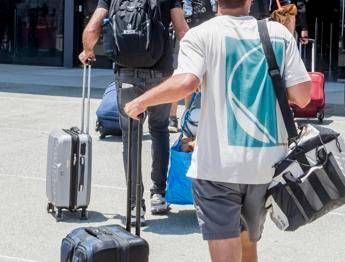 Italiani in fuga dall'Iran, Farnesina: "Partito un nuovo convoglio"