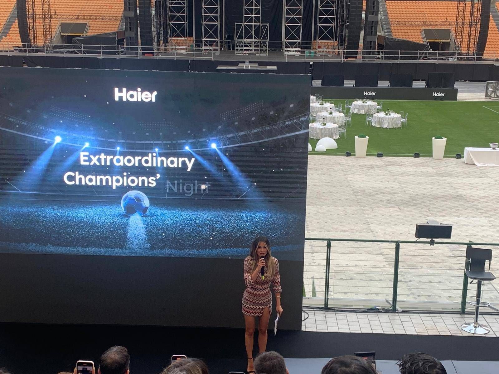 Dazn ile yeni akıllı TV'ler ve ortaklıklar başlatmak için Diletta Leotta ile San Siro'da Haier Show