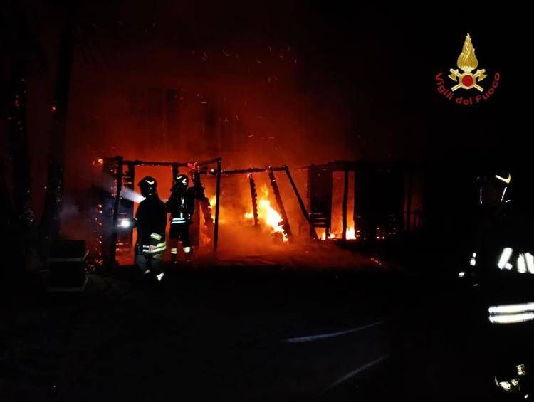 Vigili del fuoco sul posto