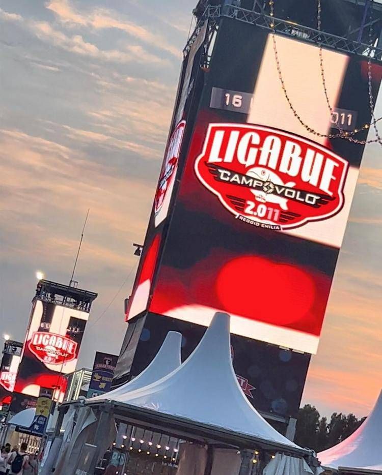 Ligabue, a Campovolo brilla la LigaStreet tra flipper e tori meccanici