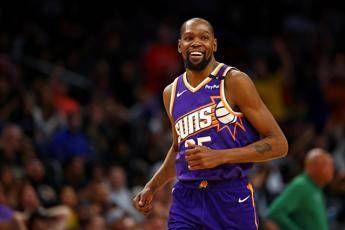Durant e un maxi scambio in Nba: Kevin a Houston, Green e Brooks a Phoen