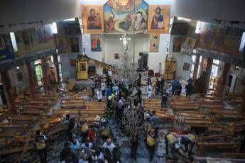Siria, attacco Isis in una chiesa a Damasco: 20 morti e oltre 50 feri