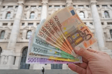 Il libro da cui iniziare a investire secondo Roberto Anzellotti (eToro)