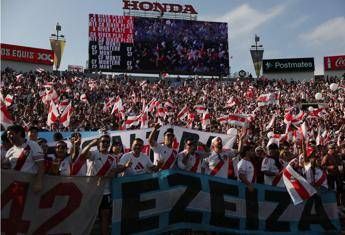 Tifoso del River Plate brucia l'auto, poi con soldi assicurazione vola al Mondiale per Club - Vid
