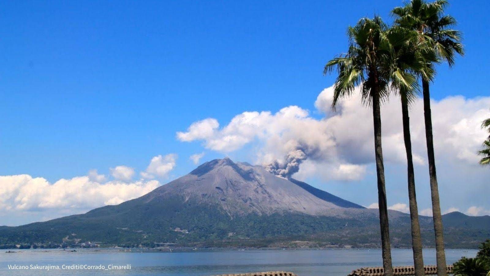 3 fotos vulcão sakurajima créditos corrado cimarelli
