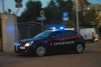 Cagliari, lo trovano ustionato in strada con l'auto in fiamme: 69enne in fin di vi