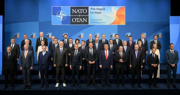 Nato, i leader all'Aja: "Per difesa 5% Pil entro 2035. Impegno su articolo 5"