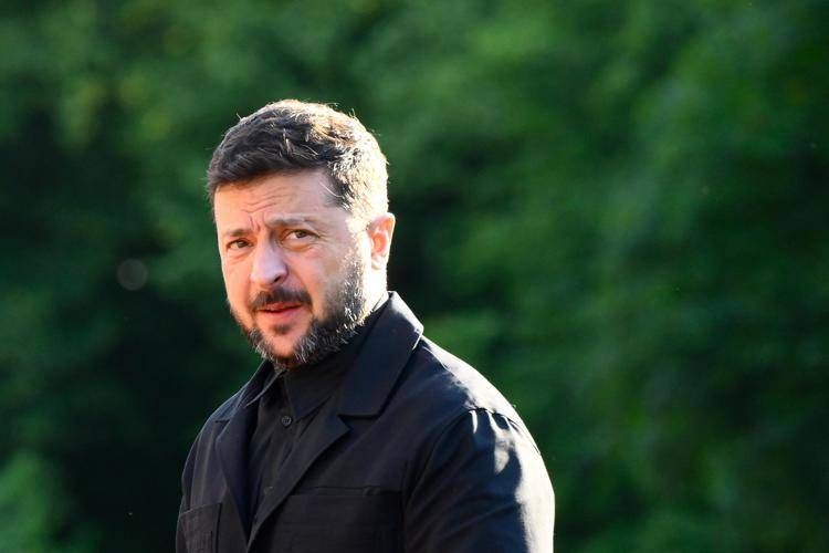 Ucraina, Zelensky parla con Trump: "Discusso di come raggiungere tregua e vera pace"