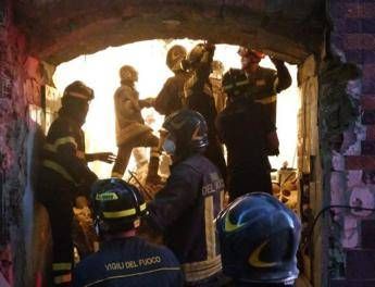 Napoli, esplosione in un ristorante del centro: un morto e quattro feri
