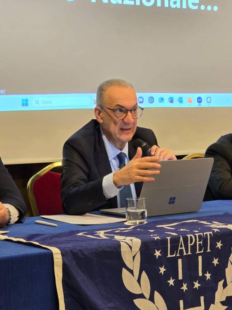 Roberto Falcone - Lapet