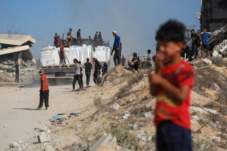 Gaza, Israele interrompe fornitura aiuti nel nord