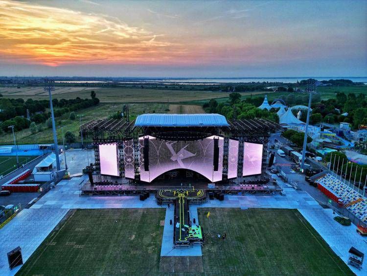 Il palco del tour 2025 di Ultimo