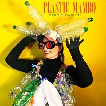 Sergio Caputo con 'Plastic Mambo' torna per far ballare e riflettere