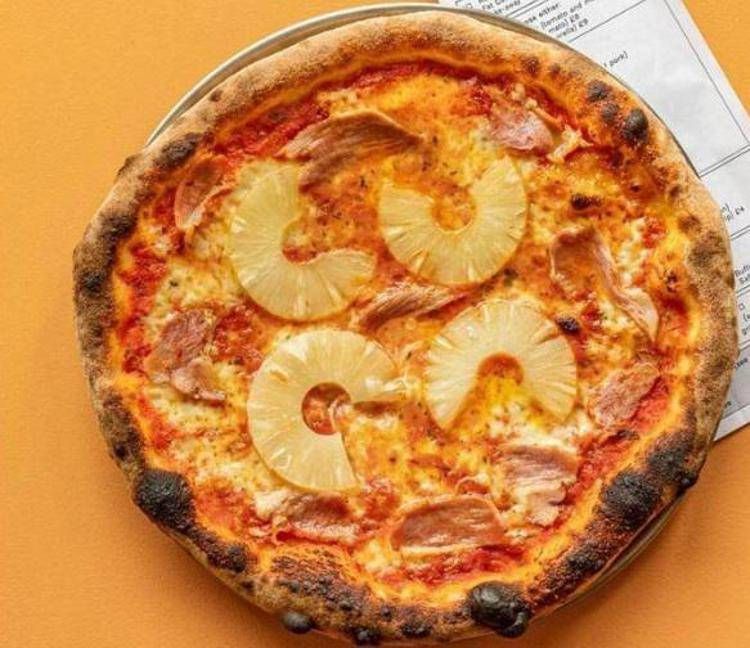 Pizza all'ananas