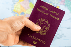 Un passaporto italiano - (archivio)