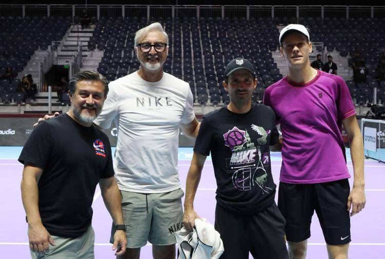 Da sinistra: Ulises Badio, Marco Panichi, Simone Vagnozzi e Jannik Sinner - Fotogramma/IPA