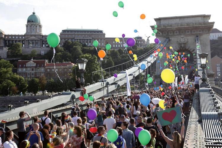 Budapest sfida il divieto di Orban, oggi il Pride: in piazza anche tanti politici italiani