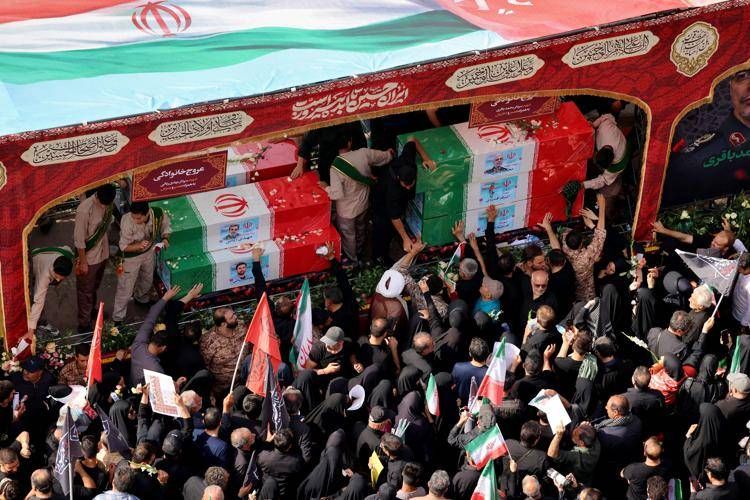 A Teheran i funerali per morti durante guerra - (Afp)