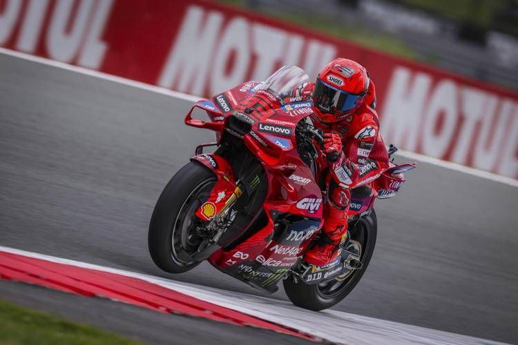 MotoGp, Marc Marquez vince gara sprint ad Assen. Quinto Bagnaia