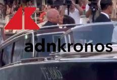 Jeff Bezos e Lauren Sanchez, il bacio degli sposi sul Canal Grande - Video