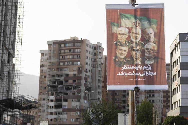 Iran, manifesti per militari e scienziati uccisi nei raid israeliani su Teheran - Fotogramma /Ipa