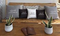 Coccinelle approda a Milos e collabora con Sirocco Volcanio