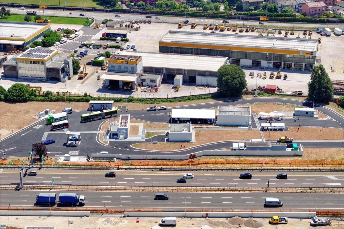 Presentata a Milano la prima stazione di rifornimento a idrogeno per autotrazione