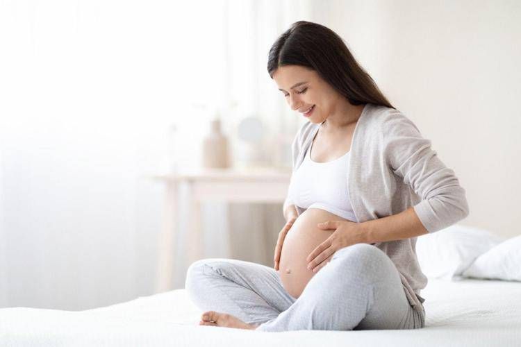 Utero in affitto, "non poter diventare madri è una malattia": appello alla premier Meloni