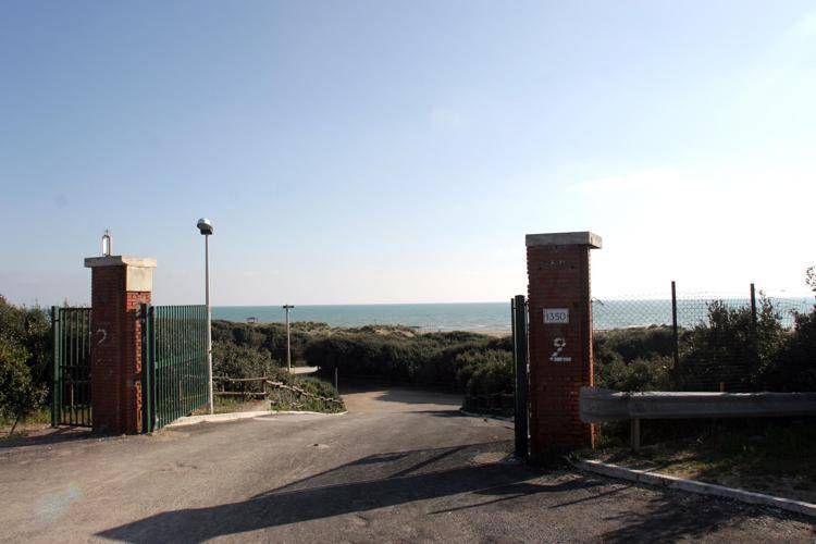 Ostia, spiagge Cancelli senza bagni e bagnini: diffida del Codacons al Comune di Roma