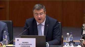 Roma, l'app Julia incassa i complimenti del commissario Ue Tzitzikost