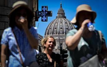 Il caldo miete vittime in Italia ed Europa, oggi 18 città da bollino rosso: venerdì saranno 