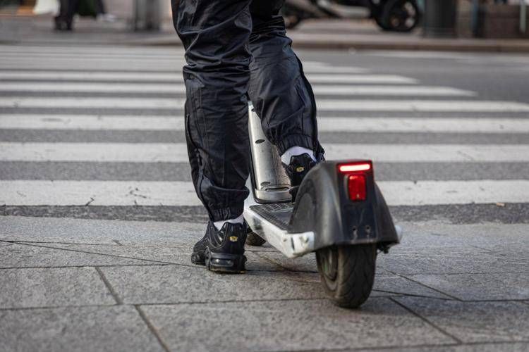 Monopattini elettrici, in arrivo la targa (e l'assicurazione)