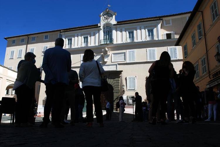 Papa a sorpresa a Castel Gandolfo, la trasferta di Leone "per esaminare lo stato dei lavori"