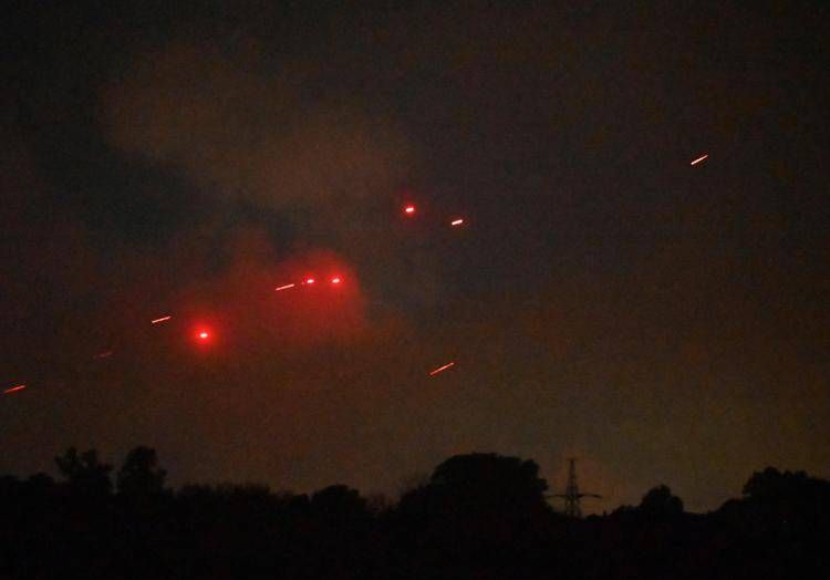 Ucraina, pesante attacco russo con missili e droni: incendi infiammano Kiev