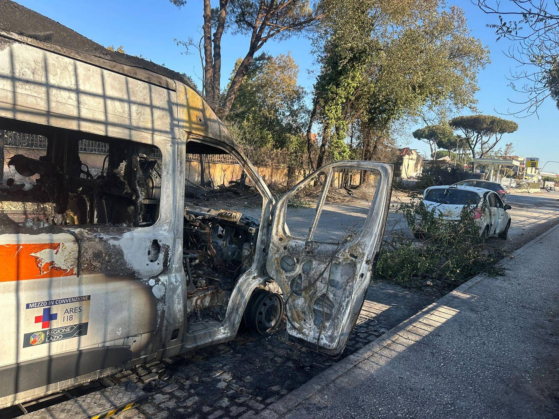 esplosione roma bruciato 2025 adnk5