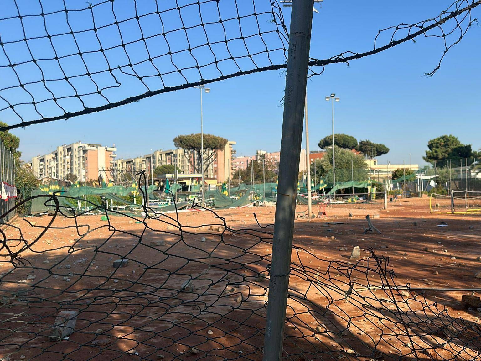 esplosione roma bruciato 2025 adnk3