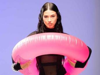 Anna domina con 'Désolée', ancora al numero uno dei singoli più venduti