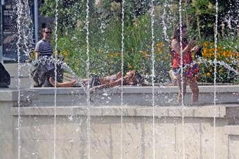 Persone in fuga dal caldo - (Ipa)