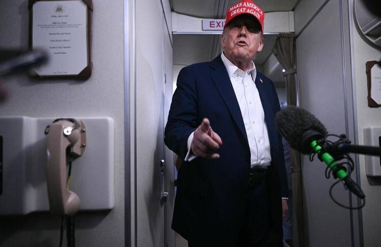 Dazi, Trump firma lettere per 12 Paesi: "Saranno spedite lunedì"