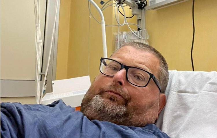 Mario Adinolfi: "Notte con dolori atroci, grazie ai medici ora sono a casa"