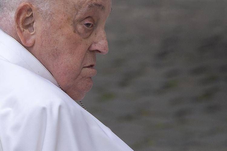 Papa: 'Ponti non muri. I 47 viaggi apostolici di papa Francesco', martedì gli autori all'Aniene