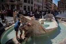 Caldo e turisti a Roma - Fotogramma /Ipa