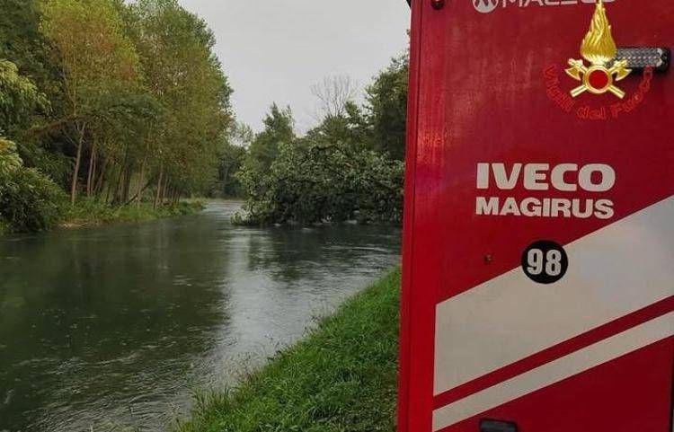 Italia divisa tra caldo e maltempo, oggi allerta in 12 regioni. Frana investe due auto in val Senales