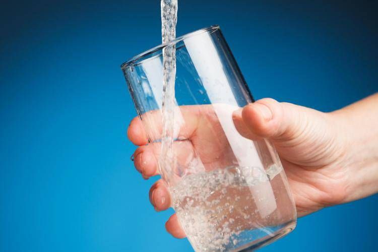 Salute, l’esperto: "L'idratazione fa bene a bilancio ormonale, energia umore e vitalità"