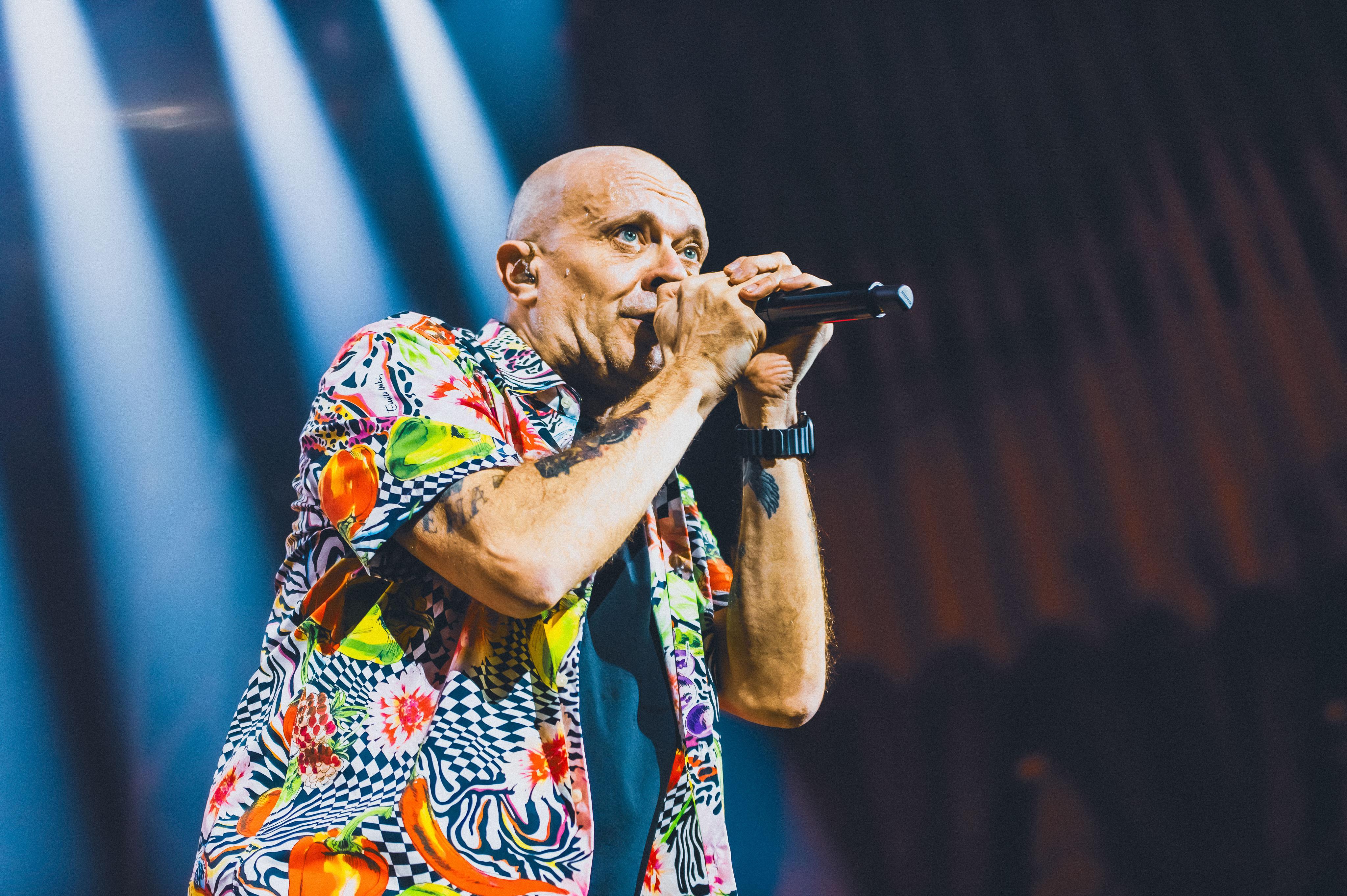 Max Pezzali 30 yıl sonra “her şeyin başladığı”, Aquafan'a şaşırttı