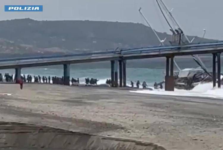 Traffico di migranti dalla Turchia a Reggio Calabria, fermata rete: 25 arresti